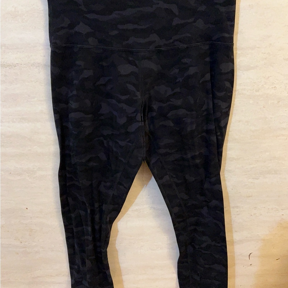 Lululemon Align Crop *21"
Sequoia Camo Print Deep Coal Black - Picture 2 of 7